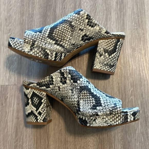 Vince Women’s Clog Wyatt Platform Mule Size 8 Animal Print Bohemian Luxury - Picture 5 of 12